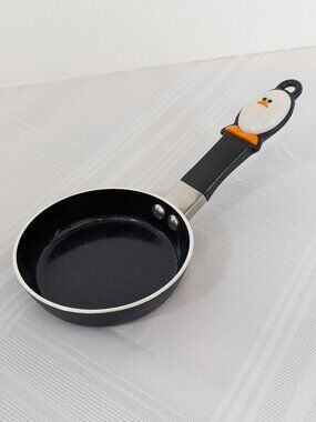 Mini nonstick egg skillet with cute chicken on handle